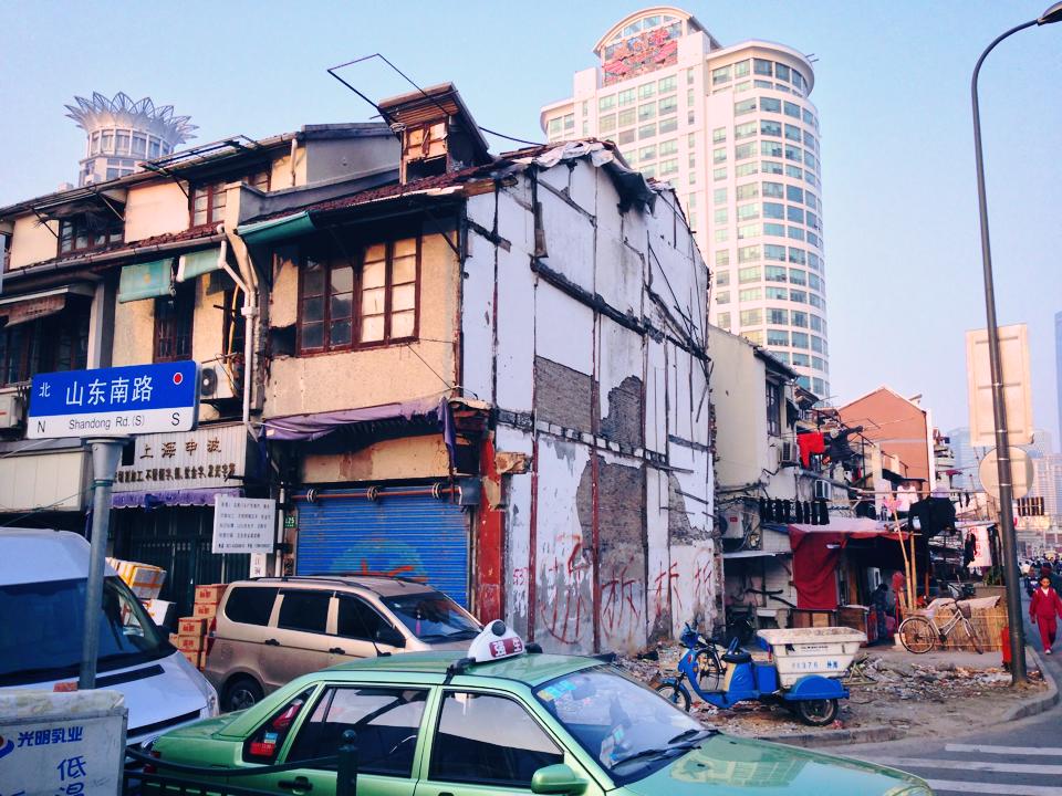 Demolition mark (拆) on Shandong Road (South), 2014.